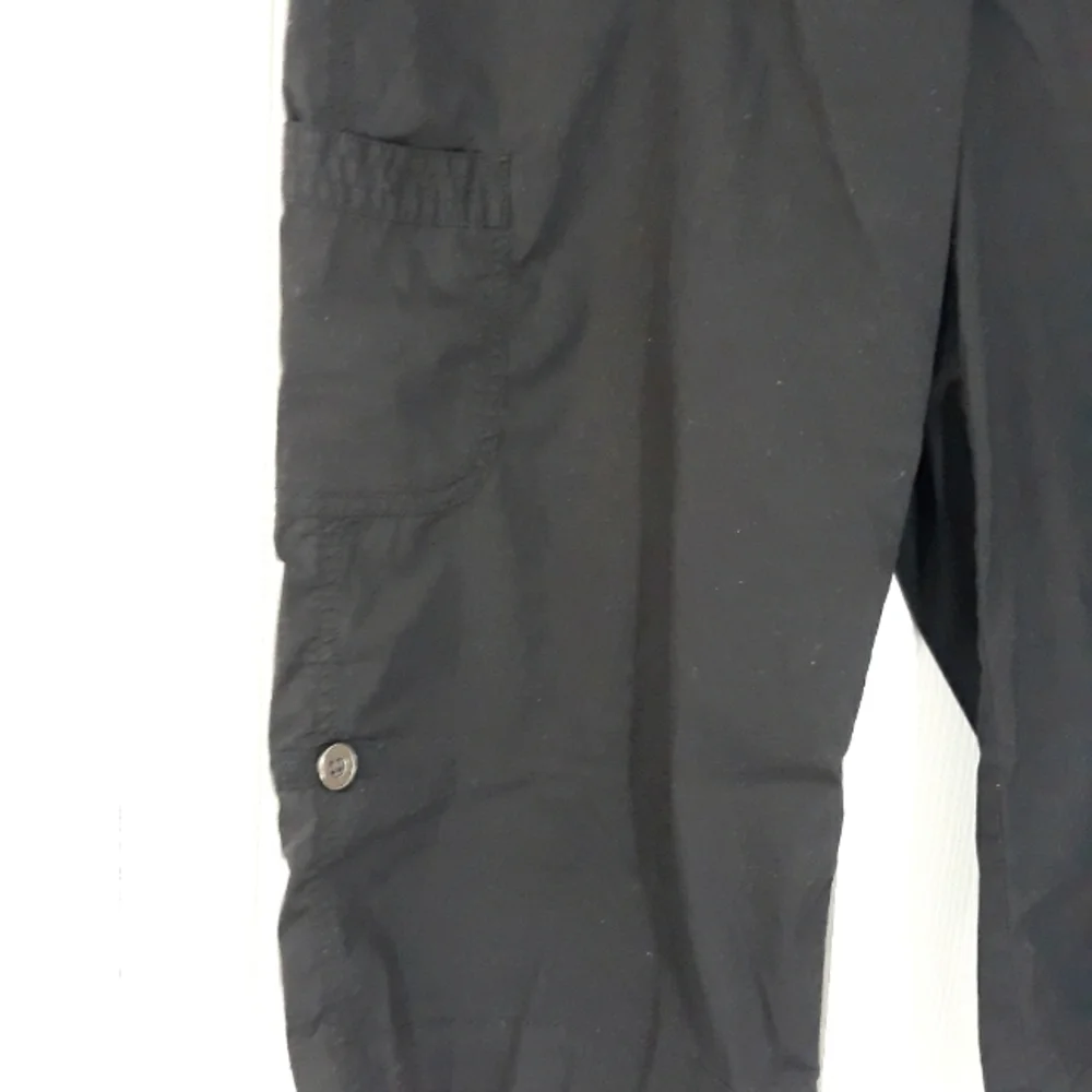 Chico's Cotton Pants Cargo Black Zippered Elastic Waist Back Capri Medium